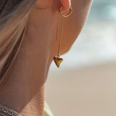 Mano Petite threader earrings - Gold Ear Thread Earrings, Ear Threader Earrings, Shark Tooth Earrings, Gold Earrings, Gold Dangle Earrings 