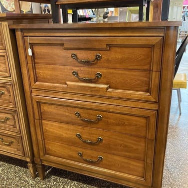 Thomasville 5 drawer chest 38” x 19.5” x 47” Call 202-232-8171 to purchase