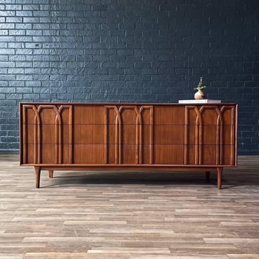 Mid-Century Modern 9-Drawer Dresser by Red Lion, c.1950’s 