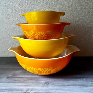 Vintage Pyrex Daisy Pattern Complete Set of Nesting Mixing Bowls, Pyrex Cinderella Bowls Sunflower 