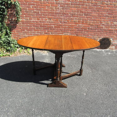 1930s English Oak Drop Leaf Table 