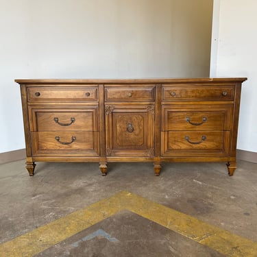 AVAILABLE to CUSTOMIZE**Vintage Mid Century Credenza//Traditional Sideboard//Italian Provincial Buffet//Refinished Media Console 