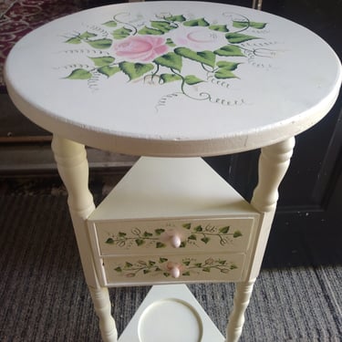 SHABBY CHIC End Table// French Provincial, Victorian, Shabby Chic Decor, Home Decor 