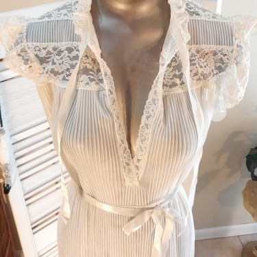 Lovely Vintage 30s 40s White Ivory Accordion Pleat Sheer Slip Nightgown w/Belt /Lace / One Size / Rare 