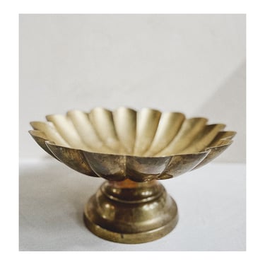 Vintage XL Brass Lotus Shape, Scalloped Shape, Serving, Centerpiece Pedestal Bowl, Gold Tone Statement Bowl, Antique Pedestal Fruit Bowl 