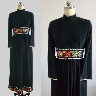 1970s Velour Embroidered Dress by Lori Till - 70s Dress - 70s Women's Vintage Size Medium 