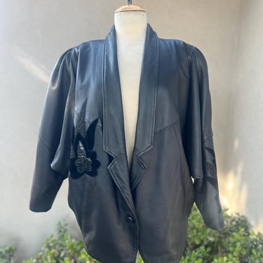 Vintage 80s oversize leather black jacket pockets lined Sz M. 