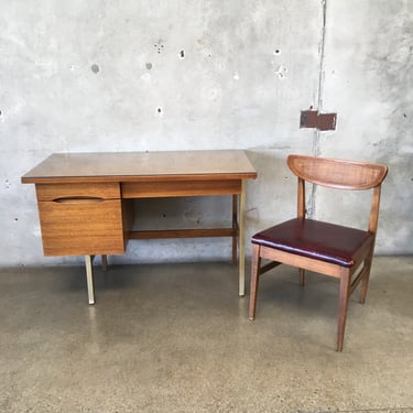 Mid Century American of Martinsville Desk with Chair