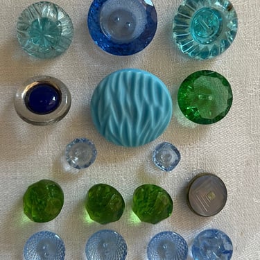 Buttons glass 16 mixed lot blue and green 