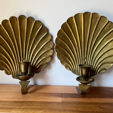 Vintage Brass Shell Sconces. Pair of Brass Wall Candle Holders. Vintage Brass Wall Decor. 