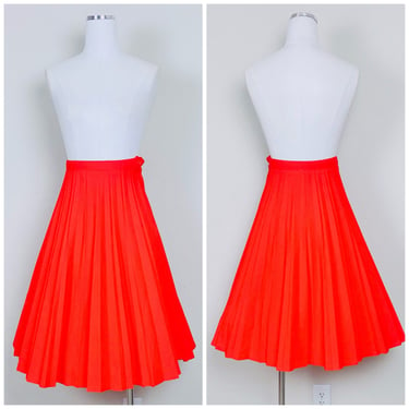 1970s Vintage High Waisted Red Knit Skirt / 70s / Seventies Polyester Pleated Flared Skirt / Size Smalll 