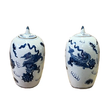 Lot of 2 Blue White Small Foo Dogs Graphic Porcelain Point Lid Jars ws2515E 