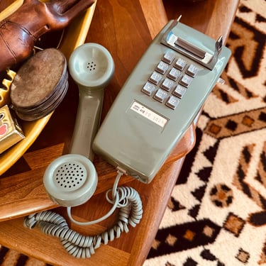 Vintage 1980s GREEN Western Electric Touch Tone Phone 2554 BMP - Adjustable Volume - Untested 