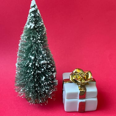 1950s Enesco trinket box gold rose Christmas gift / present box 