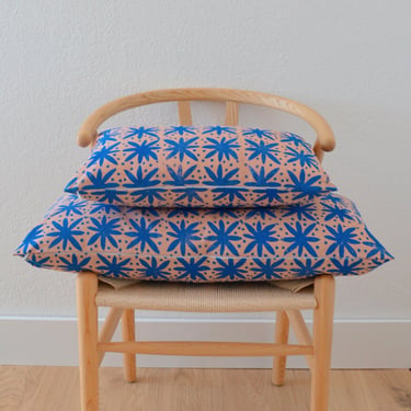block printed lumbar throw pillow cover. blue floral dots. 14" x 28". boho decor. organic & eco-friendly. hand printed pillow. blue + pink. 