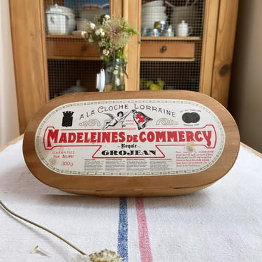 Beautiful vintage French bent wood madeleines box 