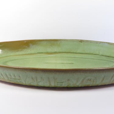 Vintage 13" Oval Baker Mayan Aztec Prairie Green 