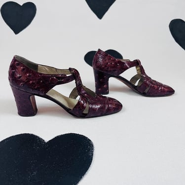 1960s burgundy ostrich patent leather shoes 60s mod shiney dark red t-strap cutout maryjane ankle strap low heels hand made in Italy size 7 