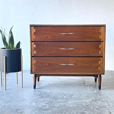 Lane Acclaim Mid Century Modern Walnut Small Dresser 