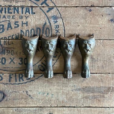 Set of 4 Cast Iron Furniture Clawfoot Legs Lion Motif 