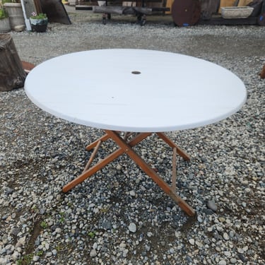 Round Outdoor Table 40" x 26.5"