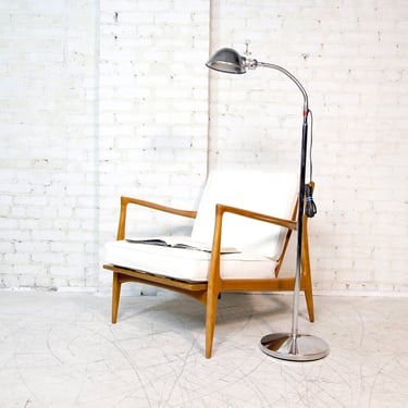 Vintage mcm tall floor standing chrome telescopic gooseneck accent lamp | Free delivery in NYC and Hudson Valley areas 