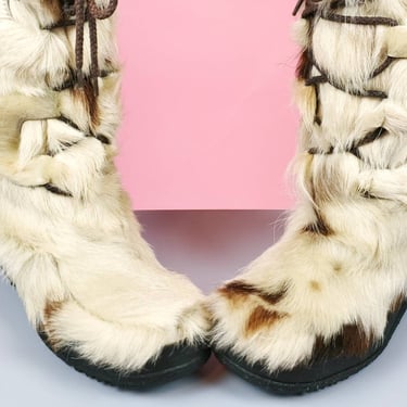1960s/70s goat fur boots. Warm aprés ski winter boots lace-up genuine fur leather brown cream. Hippie groovy mod unique. (Size 8) 