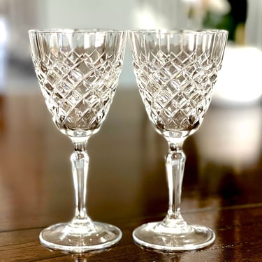VINTAGE: 2pcs - Crystal Glasses - Toasting, Weddings, Graduations, Engagements, Baby announcements - 