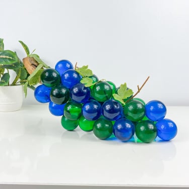 MCM Lucite Blue & Green Grape Cluster on Drift Wood, Table Centerpiece, Large Lucite Grapes, Plastic Grape Cluster Vintage Mid Century Decor 