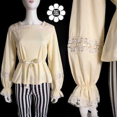 Sweet Vintage 70s Cream Colored Boho Blouse with Lace 