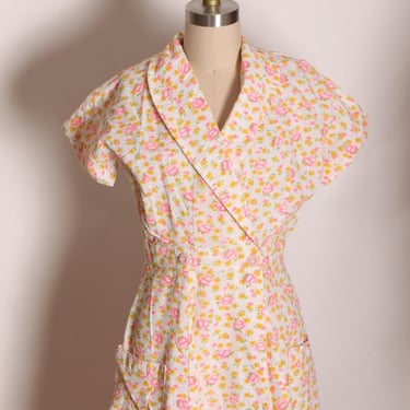 Late 1940s Early 1950s Pink and White Floral Short Sleeve Button Wrap Robe Dress -M 