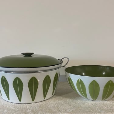 Choice on Cathrineholm Large Dutch Oven and Bowl in Green Lotus Pattern, Mid Century Modern, C. 1960s Enamelware 