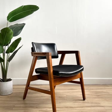 Vintage Mid Century Gunlocke Armchair