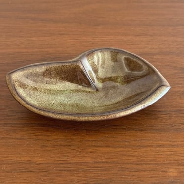 Glazed leaf dish