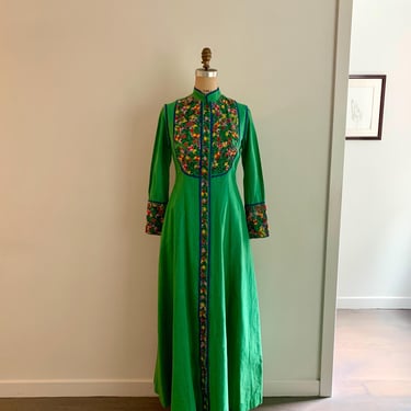 Stunning Gonzalo Bauer vivid green Mexican embroidered long snap front coatdress-size 6-8 