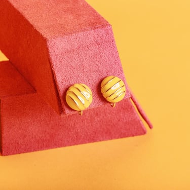 Vintage 80s Gold Tone Yellow Enamel Striped Minimal Small Clip on Earrings 