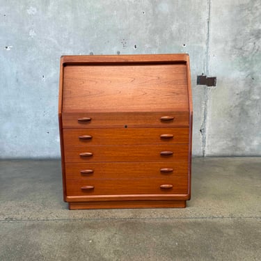 Mid Century Teak Danish Desk / Vanity By Dyrlund