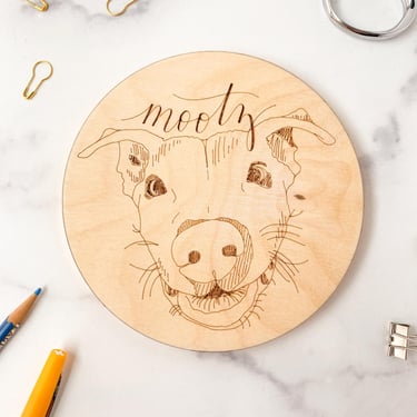 Pet Portrait Wall Piece // Round Wooden Wall Piece with Bronze Gold Edging // Line drawn animal portrait and hand lettered pet name 