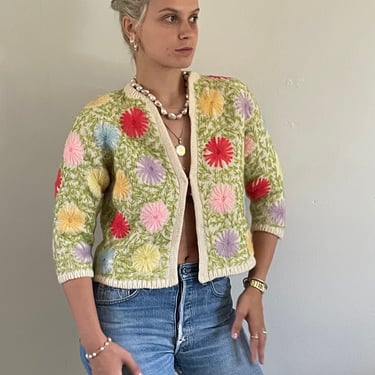 50s hand embroidered cardigan sweater / vintage creamy white wool hand embroidered pastel garden flowers floral open cardigan | Small Medium 
