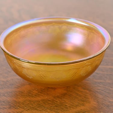 Louis Comfort Tiffany Favrile Iridescent Art Glass Bowl With Intaglio Grapevine Motif