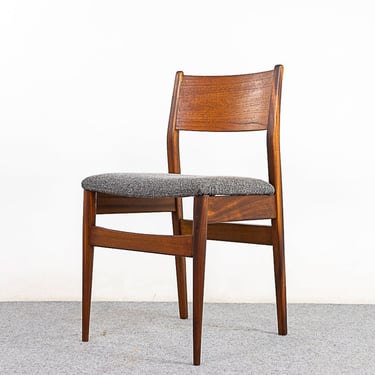 1 Mid-Century Dining Chair - (D1102) 
