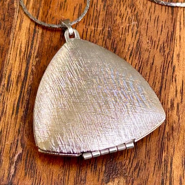 Vintage Triangle Locket Brushed Silver Tone Metal Pendant Necklace Retro Fashion Jewelry 