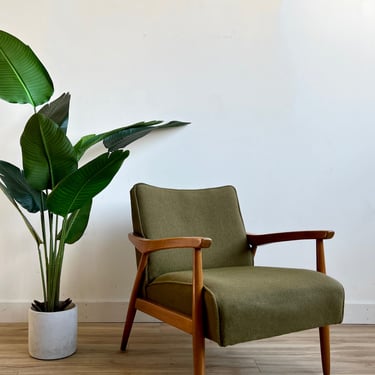 Mid Century Lounge Chair in Green