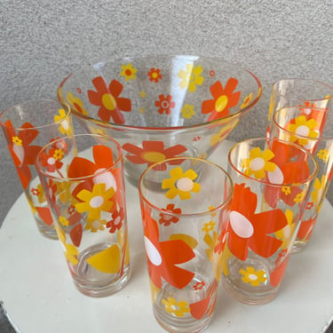 Vintage flower power glass punch bowl with 6 tumbler glasses by Anchor Hocking 