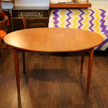 Danish Modern Teak Oval Dining Table by Søborg Møbelfabrik