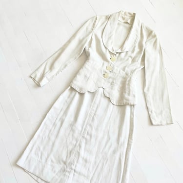 1940s White Linen Suit with Big Buttons and Scalloped Hems 