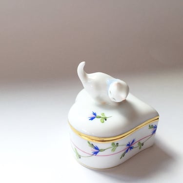 Small heart shaped Herend porcelain box w/ cute kitty cat finial lid. Hungarian china keepsake ring or trinket box in blue garland floral. 