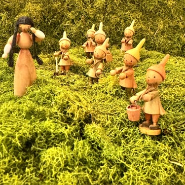 Erzgebirge Snow White and 7 Dwarfs German Wooden Handmade 