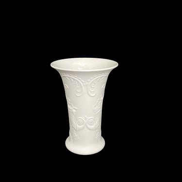 Vintage Mid Century Modern Kaiser W. Germany Matte White Bisque Porcelain Modernist Design Vase #518 Raised Floral Design 7.5