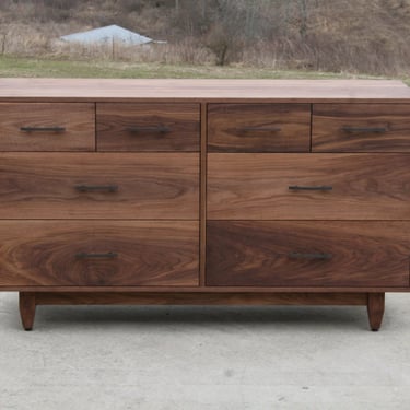 X8320f Hardwood Dresser with 8 inset Drawers,  Frame Sides, 60